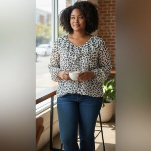 LOFT Black&Cream Ruffled Collar 
Long sleeve chiffon Blouse
Soft and sexy
